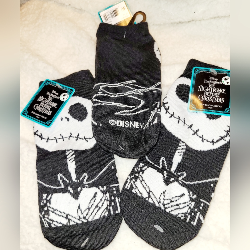 BNWT!! NIGHTMARE BEFORE CHRISTMAS BUNDLE SET OF 3 no show socks!! 🖤🖤🖤